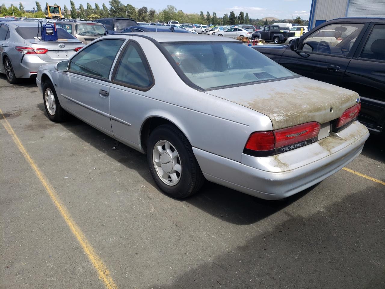 Photo 3 from auction – 1995 FORD THUNDERBIR with VIN 1FALP62W4SH206848