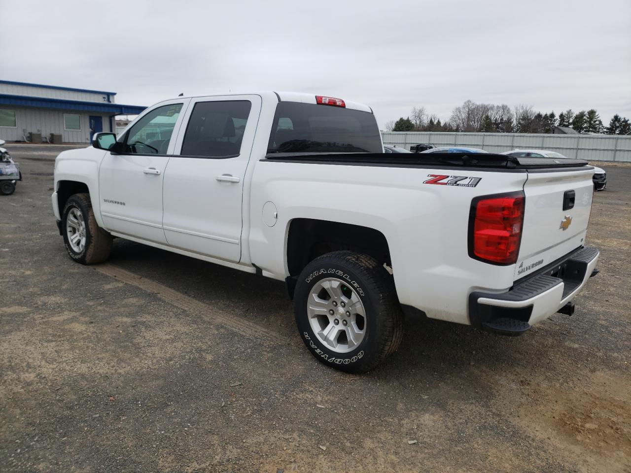 Photo 3 from auction – 2018 CHEVROLET SILVERADO with VIN 3GCUKREC8JG477663