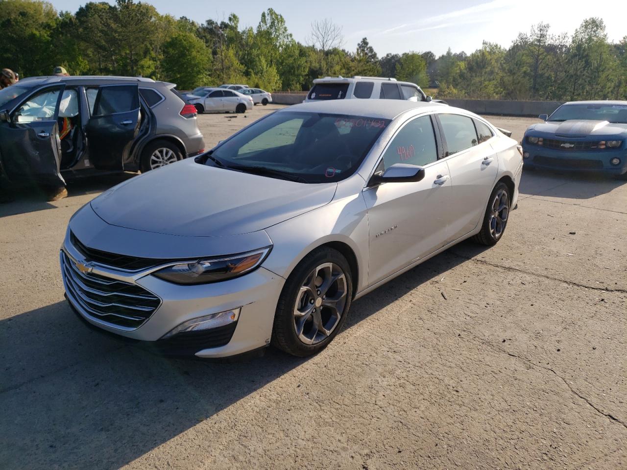 Photo 2 from auction – 2020 CHEVROLET MALIBU LT with VIN 1G1ZD5ST2LF100384