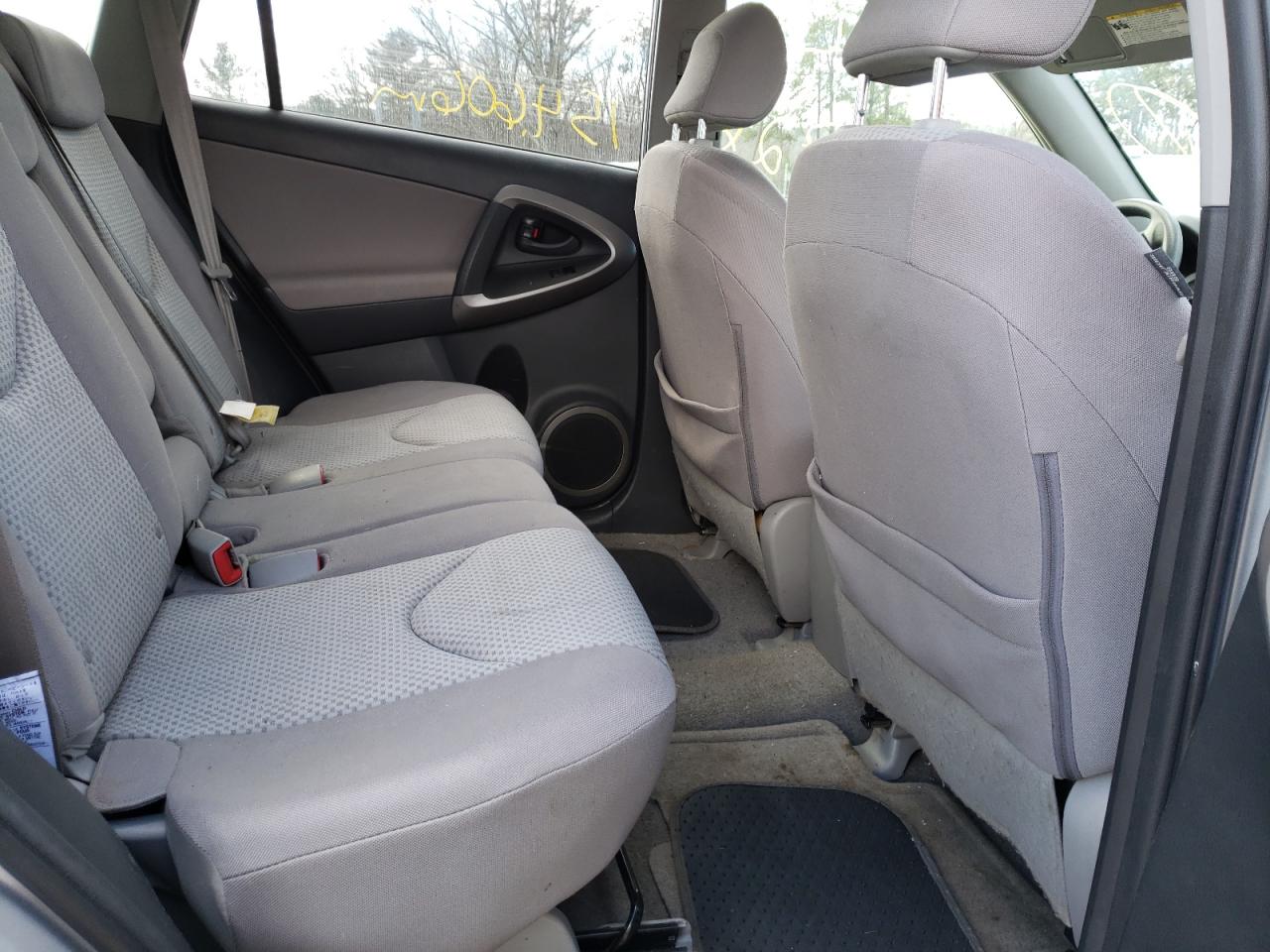 Photo 6 from auction – 2006 TOYOTA RAV4 with VIN JTMBD33V666011743