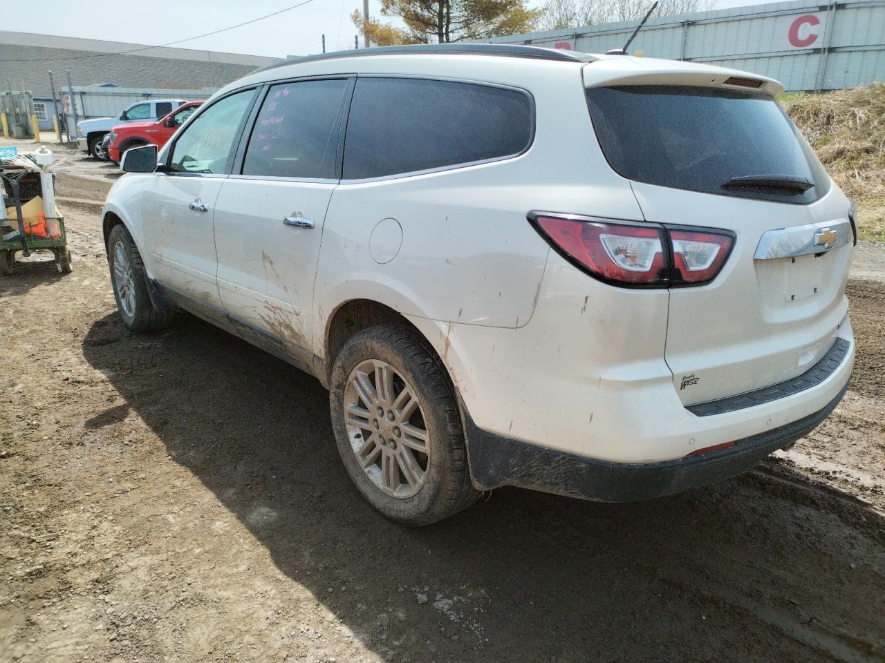 Photo 3 from auction – 2015 CHEVROLET TRAVERSE L with VIN 1GNKRGKD7FJ262566