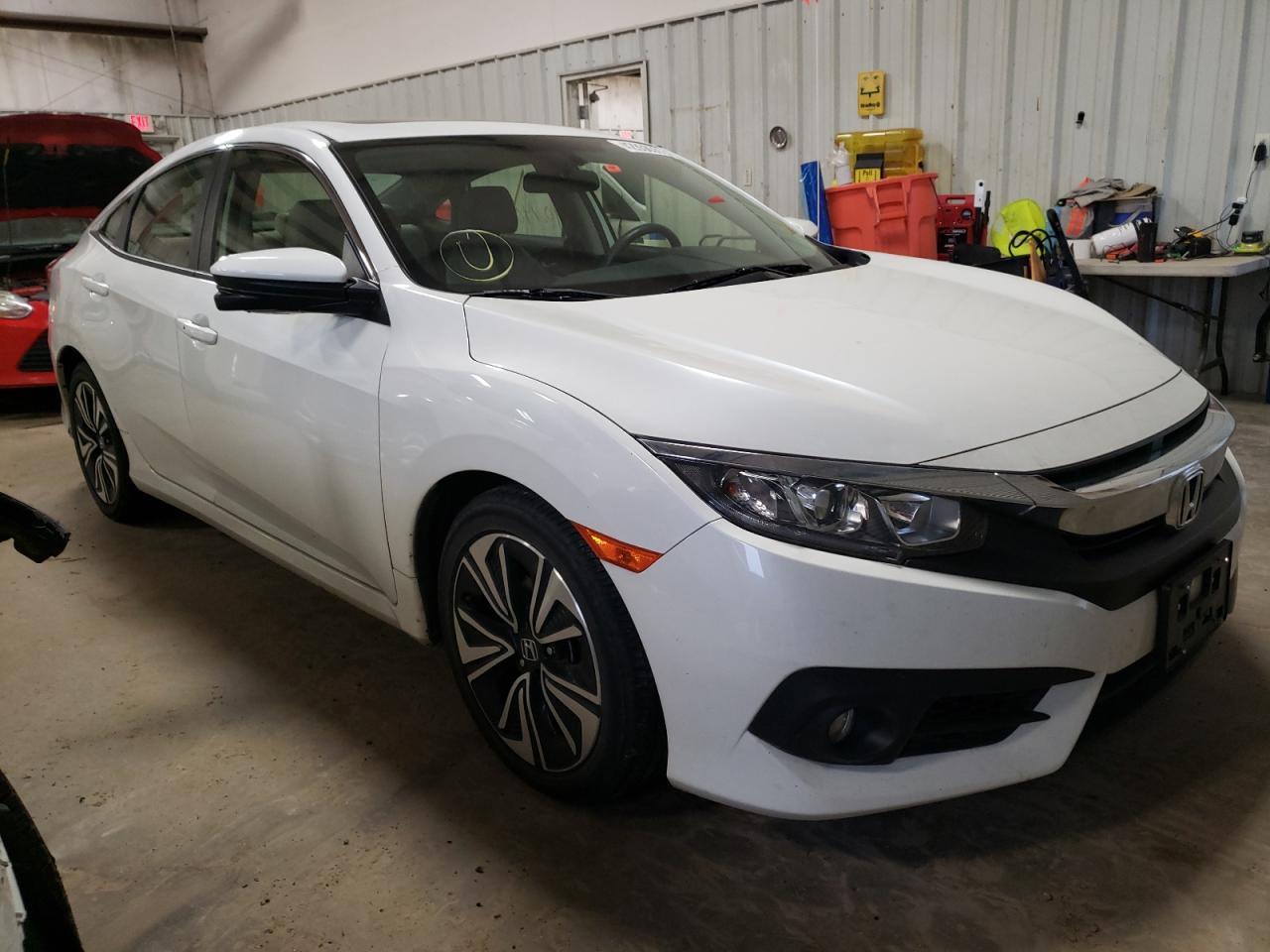 Photo 1 from auction – 2018 HONDA CIVIC EX with VIN JHMFC1F33JX028441
