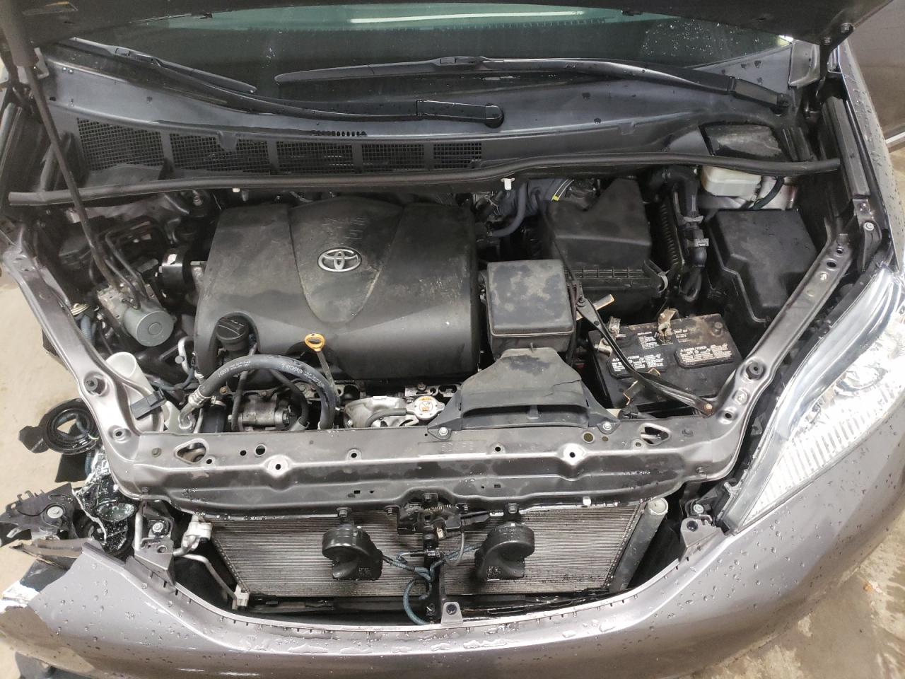 Photo 7 from auction – 2017 TOYOTA SIENNA XLE with VIN 5TDYZ3DC1HS810406