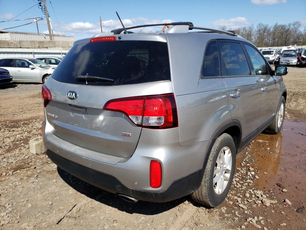 Photo 4 from auction – 2014 KIA SORENTO LX with VIN 5XYKTDA72EG462225