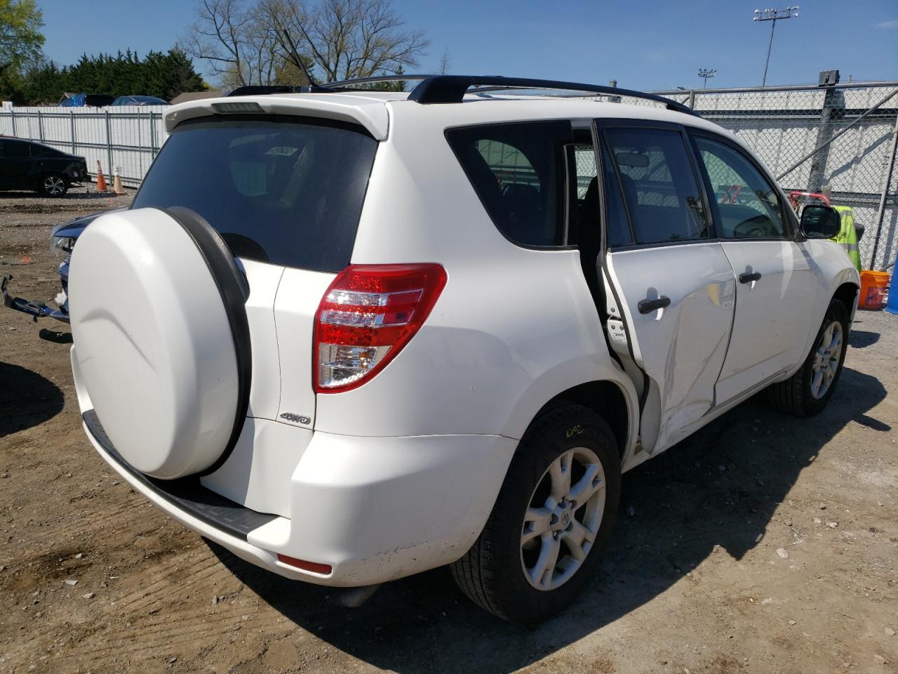 Photo 4 from auction – 2010 TOYOTA RAV4 with VIN JTMBK4DV6AD014611