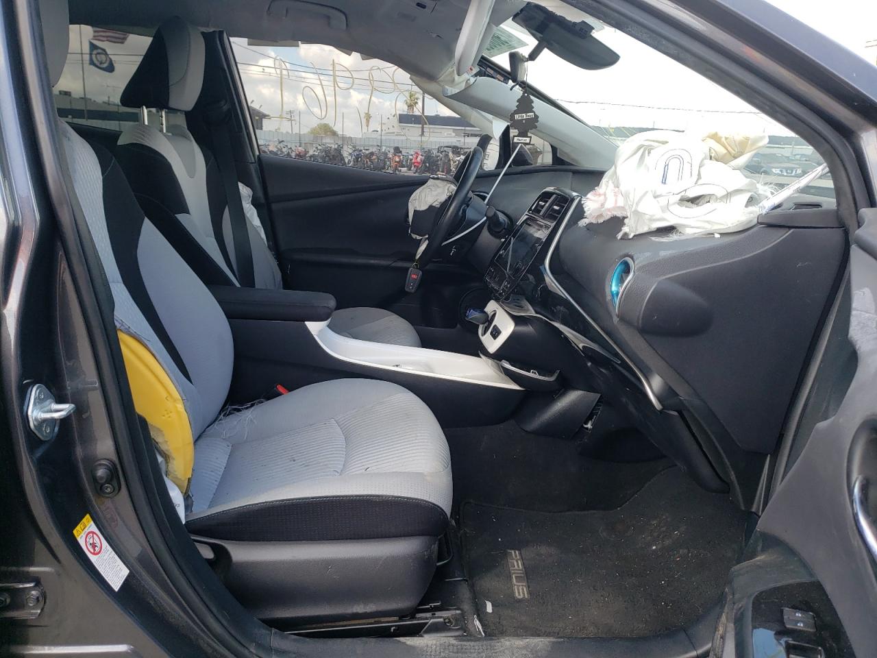 Photo 5 from auction – 2017 TOYOTA PRIUS PRIM with VIN JTDKARFP3H3030523