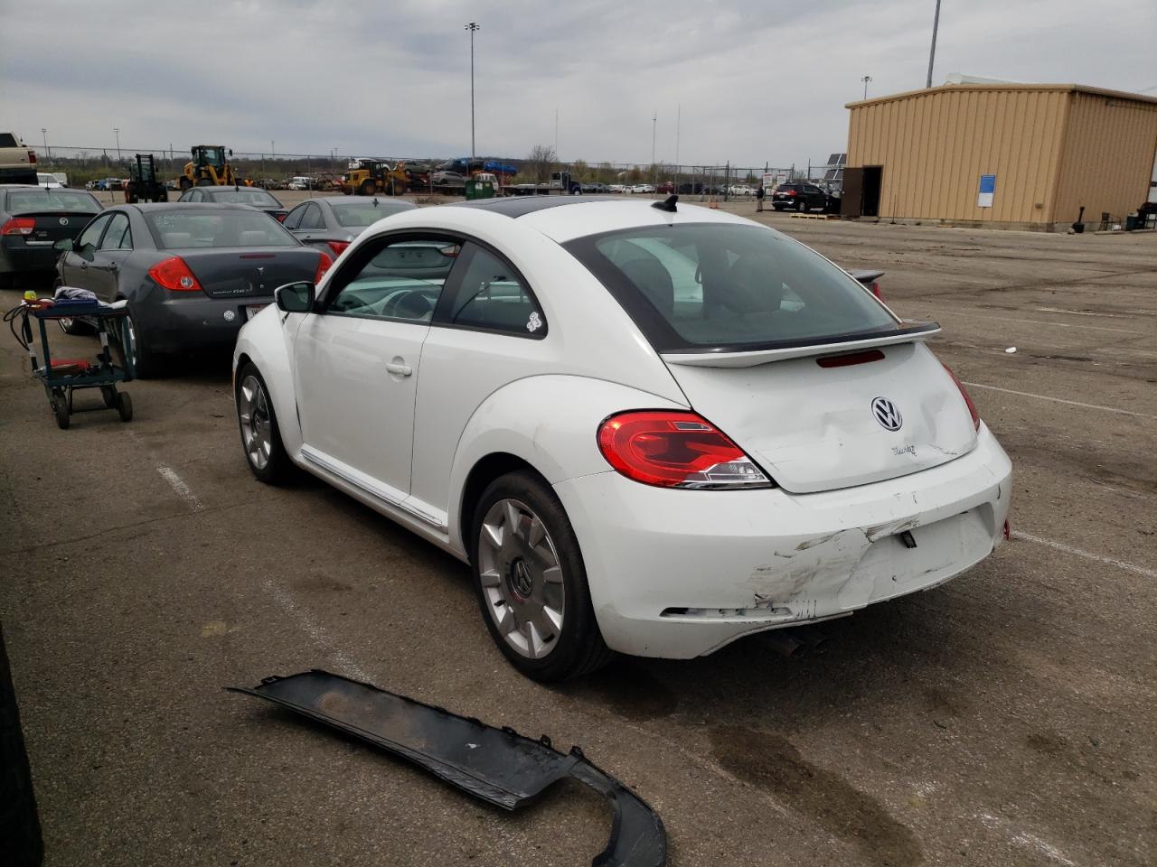 Photo 3 from auction – 2016 VOLKSWAGEN BEETLE SE with VIN 3VWJ17AT3GM637696