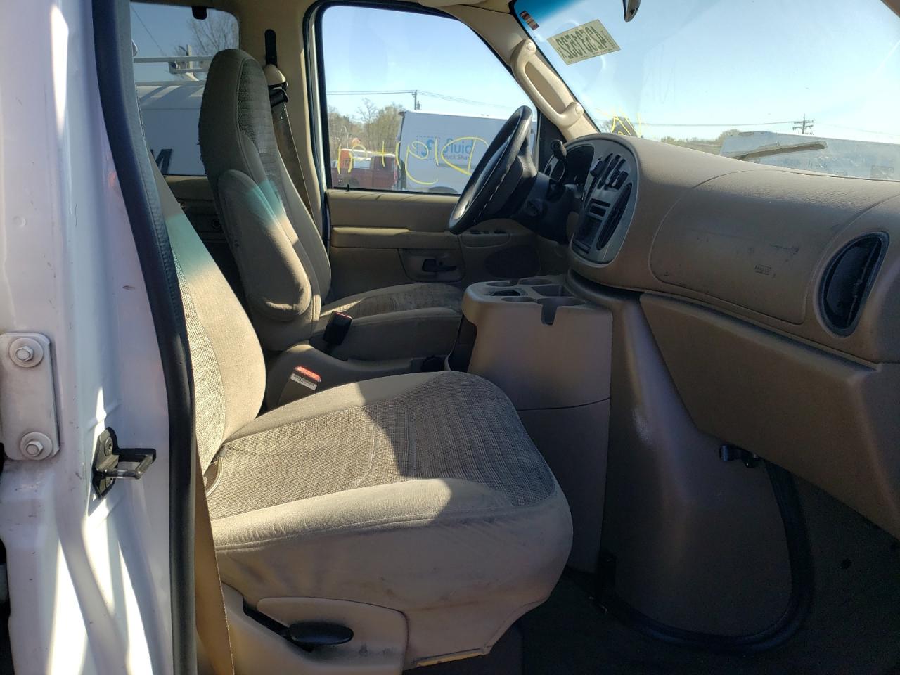 Photo 5 from auction – 2004 FORD ECONOLINE with VIN 1FBSS31L44HA07624