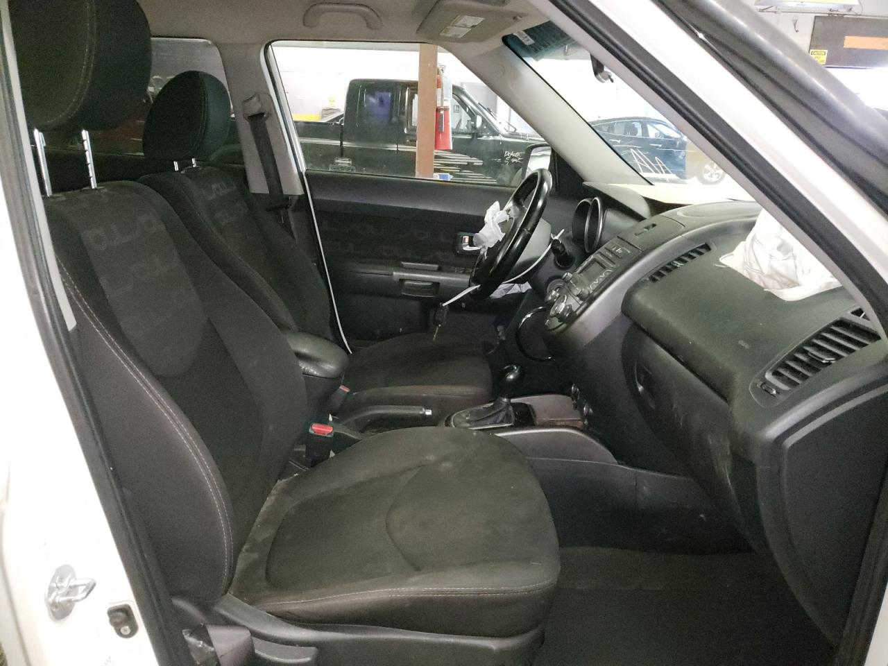 Photo 5 from auction – 2013 KIA SOUL + with VIN KNDJT2A65D7526969