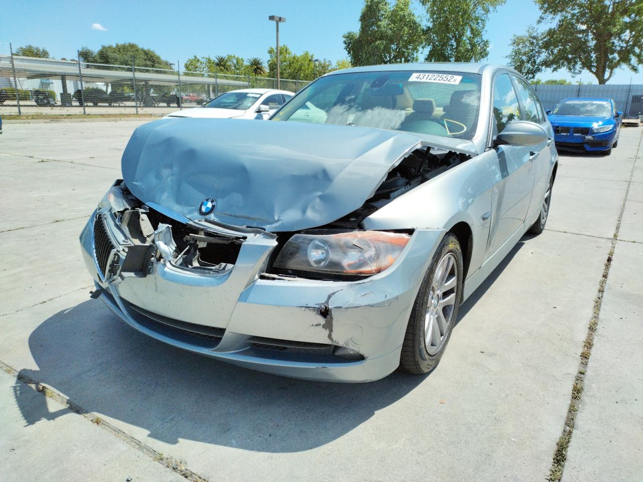 Photo 2 from auction – 2006 BMW 325 I with VIN WBAVB13596KX42565