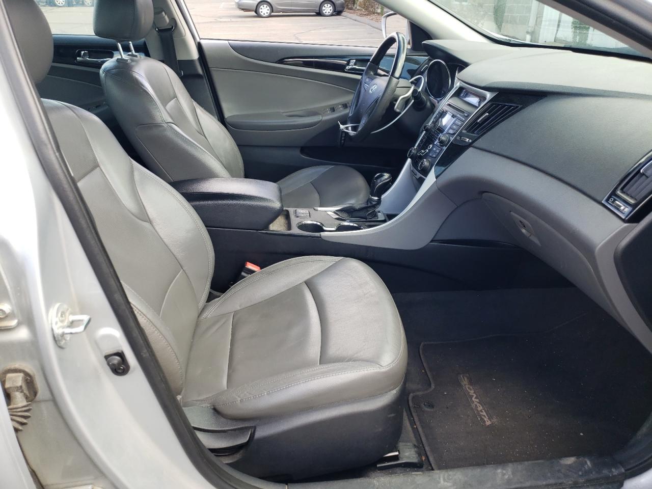 Photo 5 from auction – 2012 HYUNDAI SONATA SE with VIN 5NPEC4AB7CH412170