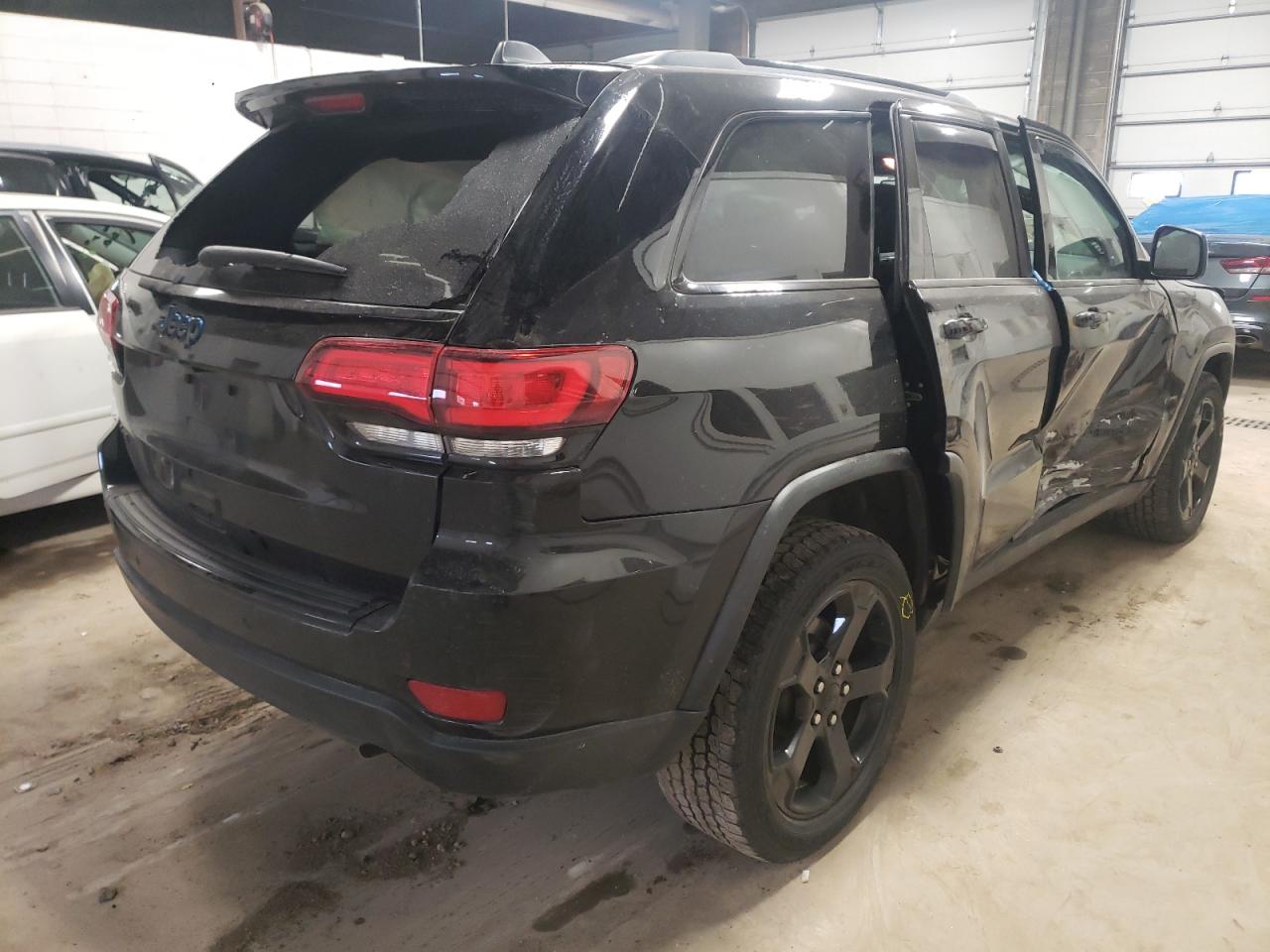Photo 4 from auction – 2018 JEEP GRAND CHER with VIN 1C4RJFAG5JC393884