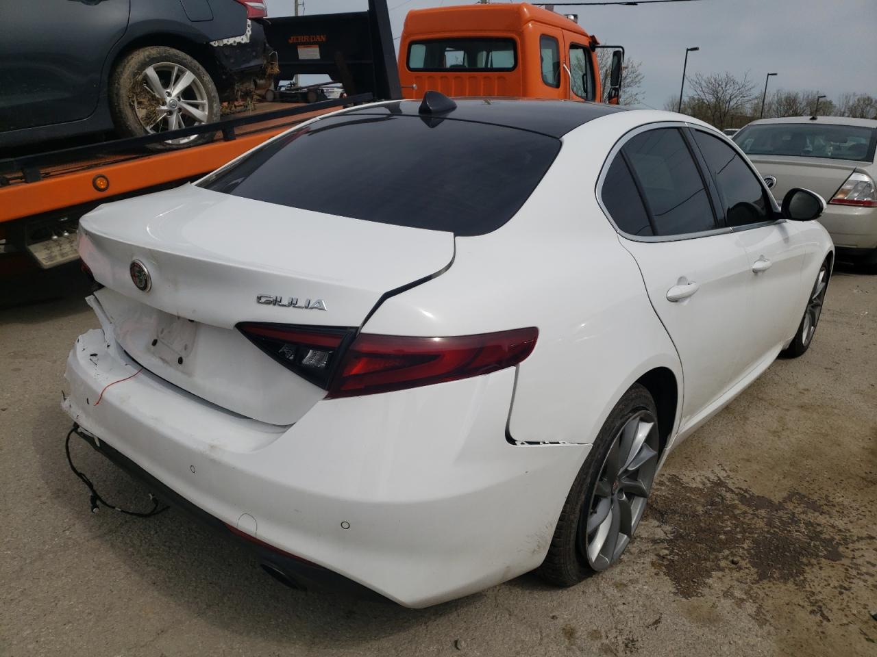 Photo 4 from auction – 2017 ALFA ROMEO GIULIA with VIN ZARFAEBN2H7549317
