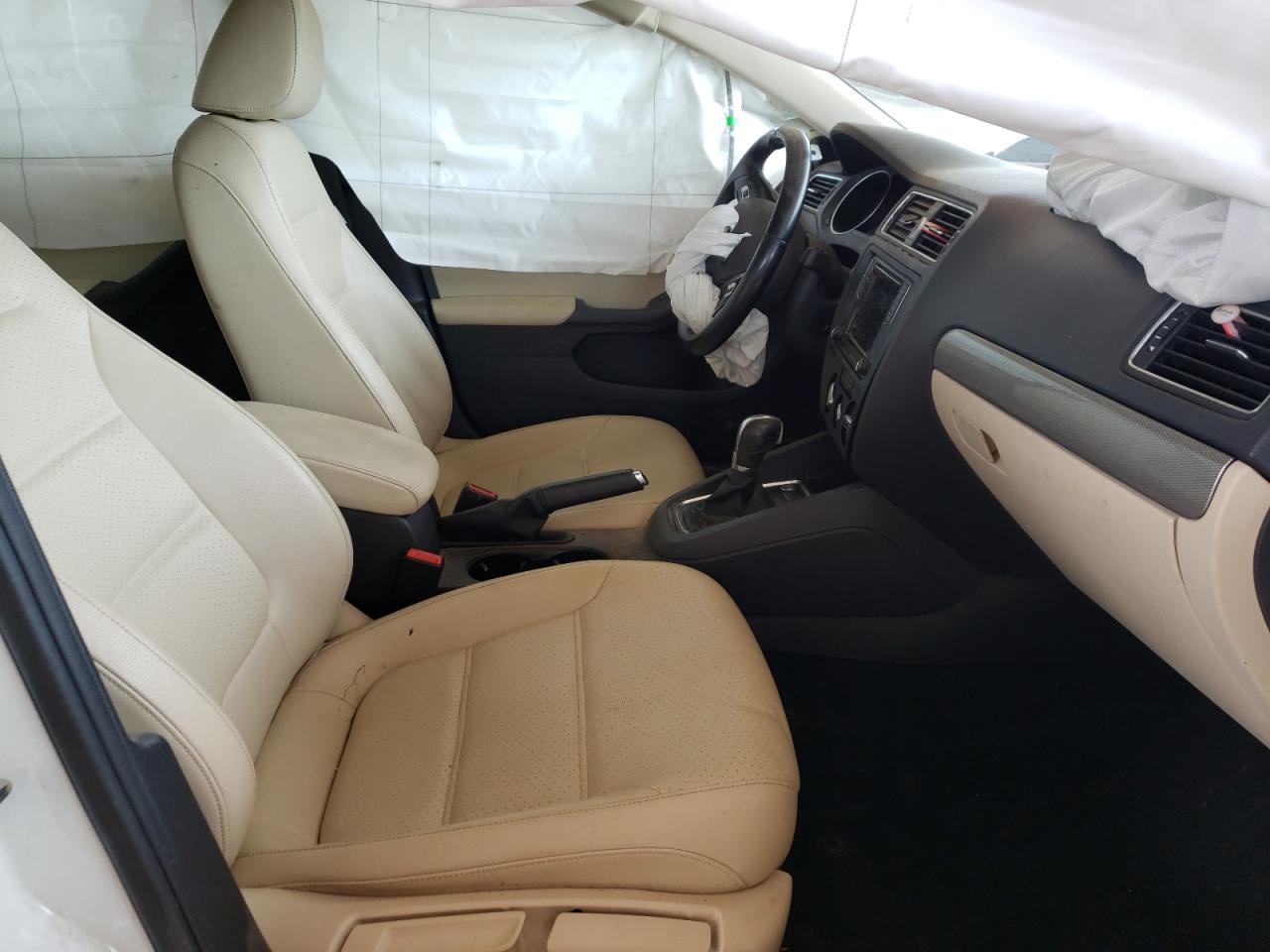 Photo 5 from auction – 2017 VOLKSWAGEN JETTA SE with VIN 3VWDB7AJ7HM389091