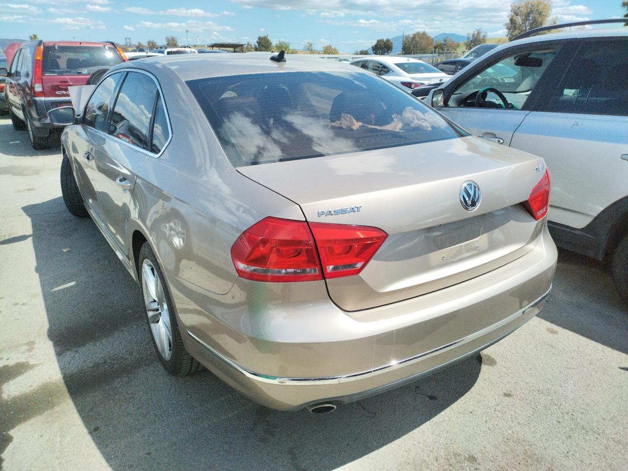 Photo 3 from auction – 2015 VOLKSWAGEN PASSAT SE with VIN 1VWBT7A3XFC034114