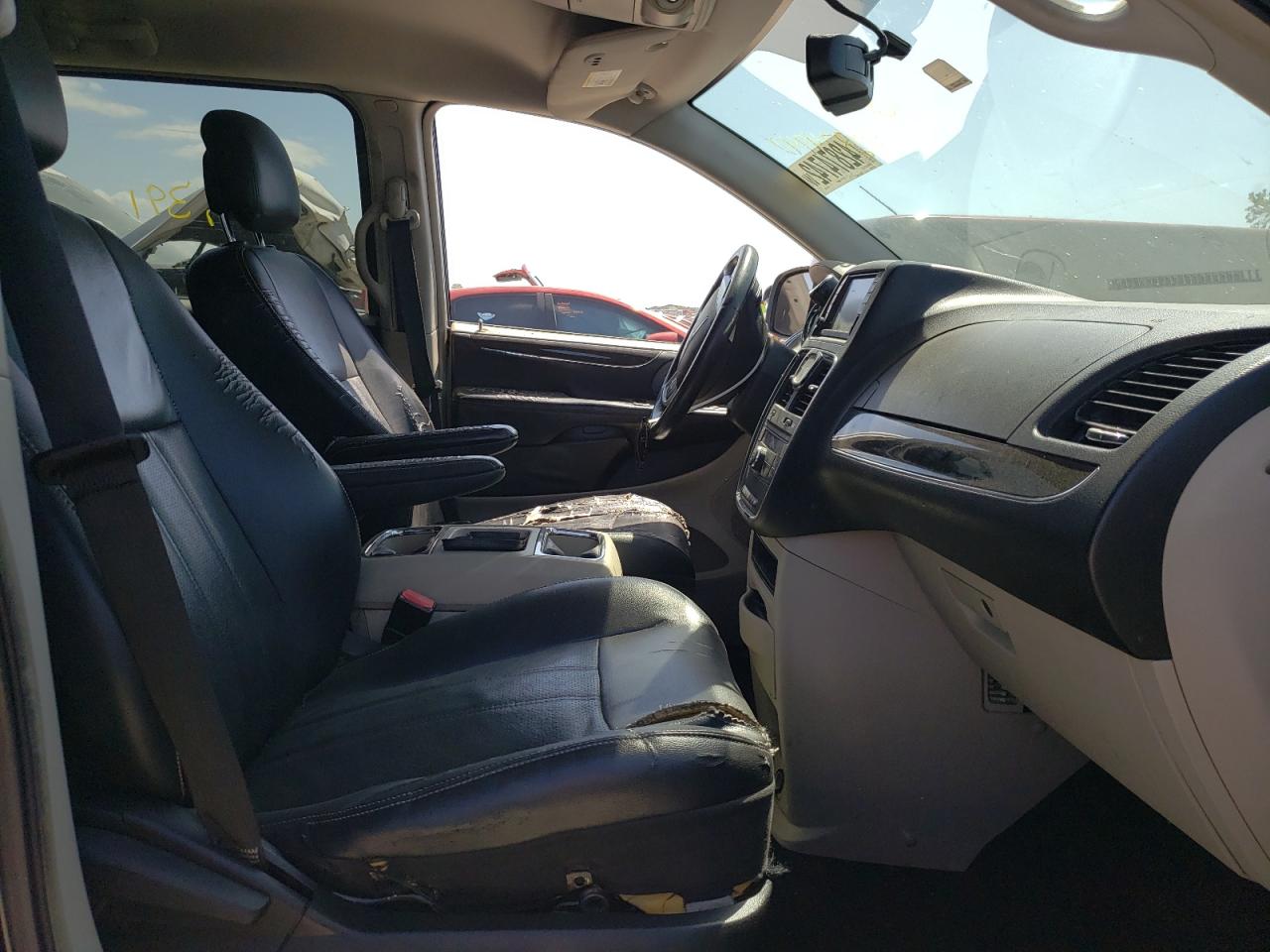 Photo 5 from auction – 2012 CHRYSLER TOWN & COU with VIN 2C4RC1BG7CR305696
