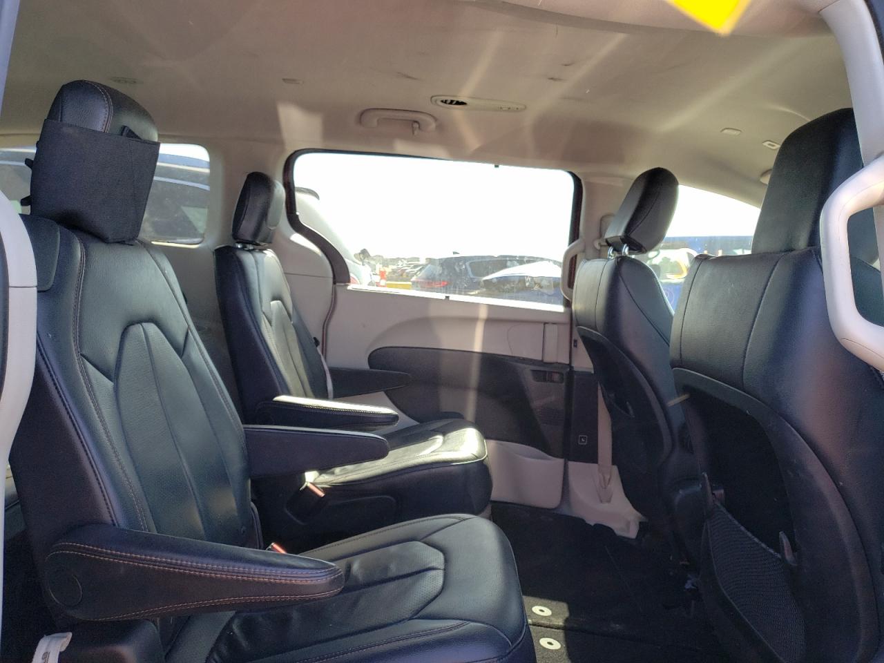 Photo 6 from auction – 2018 CHRYSLER PACIFICA T with VIN 2C4RC1BG0JR120743