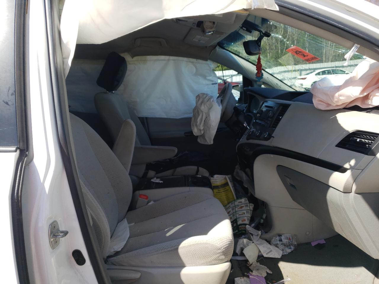 Photo 5 from auction – 2011 TOYOTA SIENNA LE with VIN 5TDKK3DC8BS048712