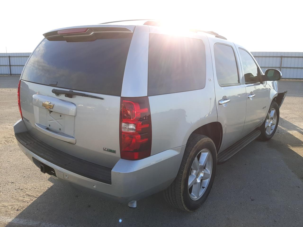 Photo 4 from auction – 2011 CHEVROLET TAHOE C150 with VIN 1GNSCBE03BR136388