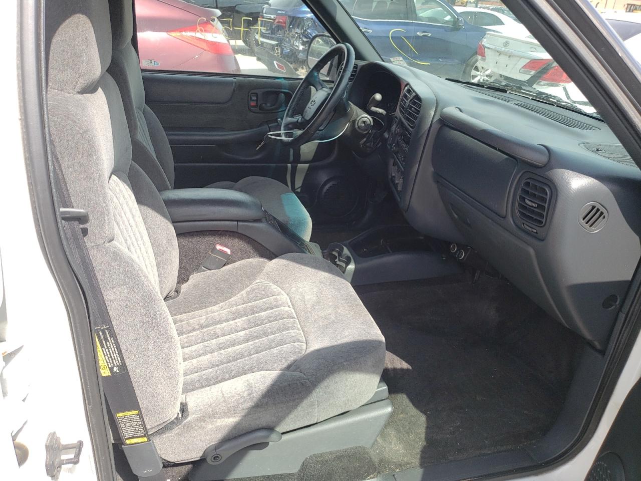 Photo 5 from auction – 2002 CHEVROLET BLAZER with VIN 1GNDT13W82K170541