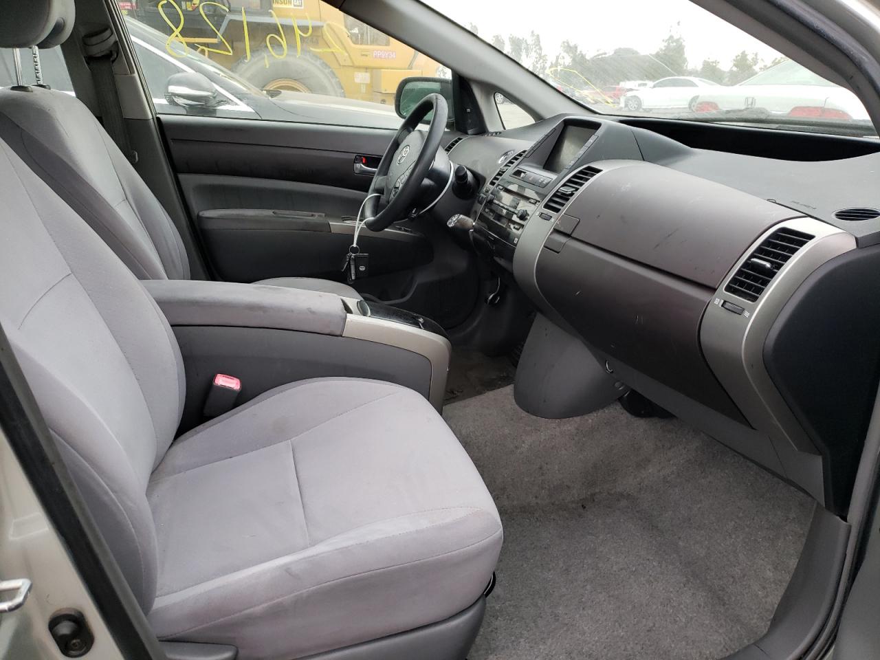 Photo 5 from auction – 2004 TOYOTA PRIUS with VIN JTDKB22U940040548