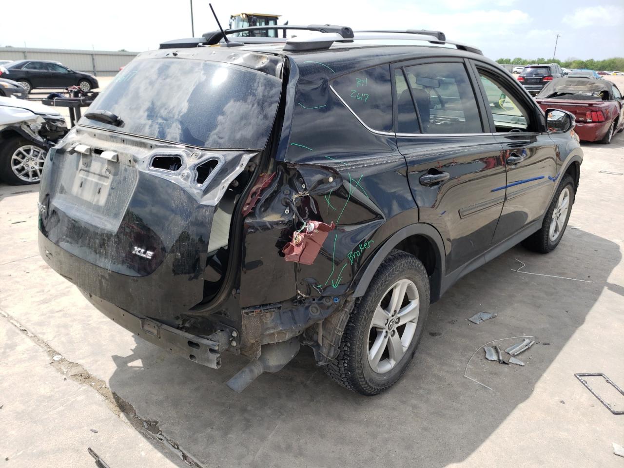 Photo 4 from auction – 2015 TOYOTA RAV4 XLE with VIN 2T3WFREV8FW208908
