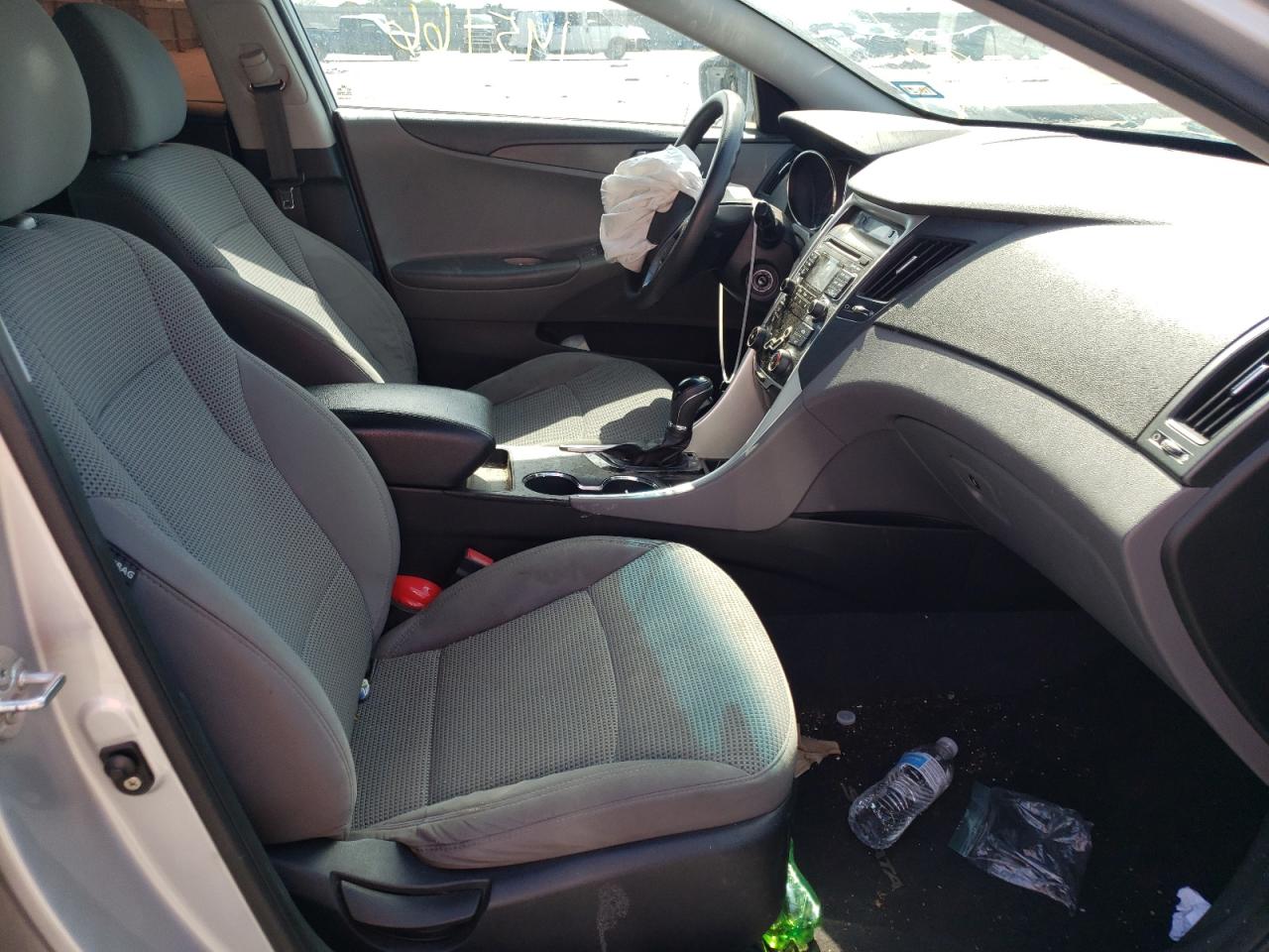 Photo 5 from auction – 2011 HYUNDAI SONATA with VIN 5NPEB4AC2BH244402