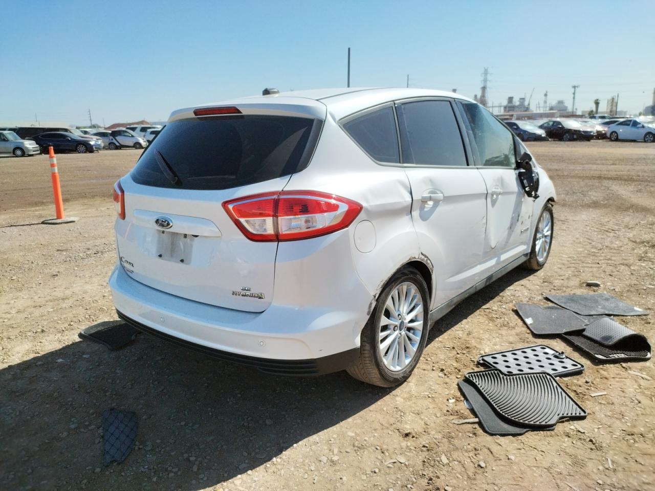 Photo 4 from auction – 2017 FORD C-MAX SE with VIN 1FADP5AU1HL100877