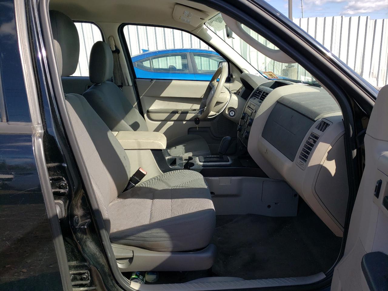 Photo 5 from auction – 2010 FORD ESCAPE XLS with VIN 1FMCU0C77AKD33503