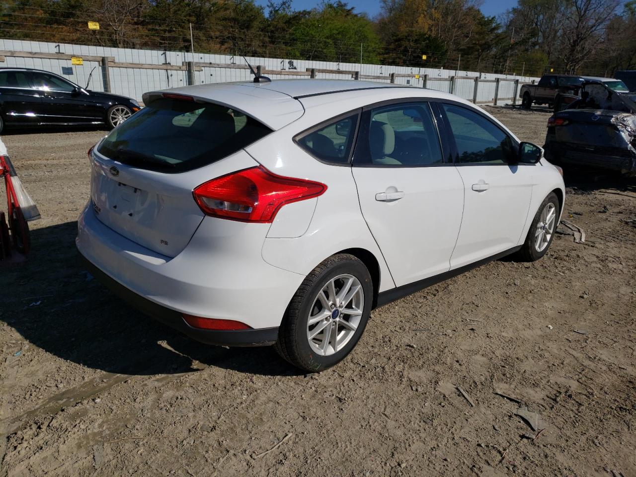 Photo 4 from auction – 2015 FORD FOCUS SE with VIN 1FADP3K27FL270868