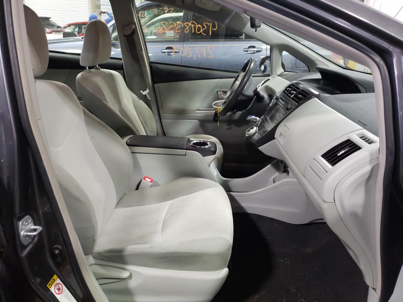 Photo 5 from auction – 2012 TOYOTA PRIUS V with VIN JTDZN3EU8C3087994