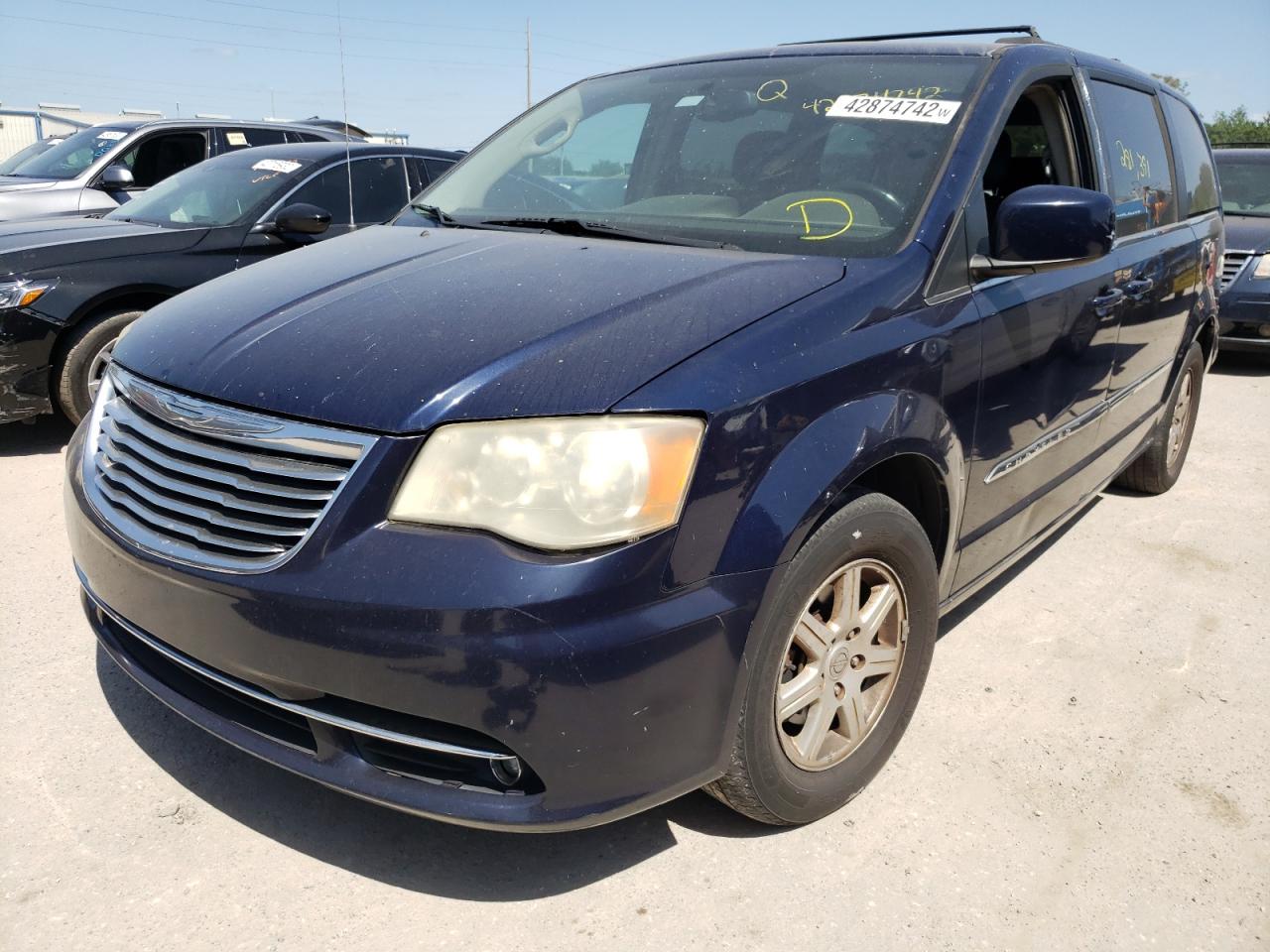Photo 2 from auction – 2012 CHRYSLER TOWN & COU with VIN 2C4RC1BG7CR305696