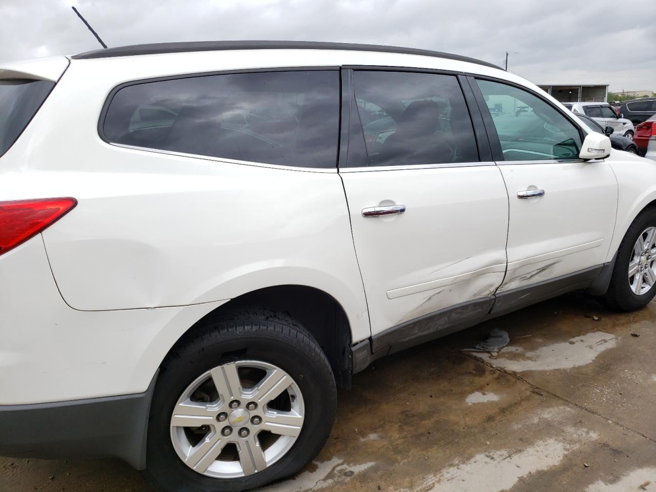 Photo 9 from auction – 2012 CHEVROLET TRAVERSE L with VIN 1GNKRJED3CJ338529