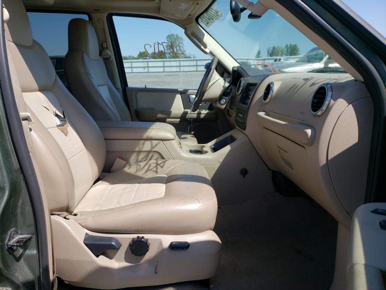 Photo 5 from auction – 2004 FORD EXPEDITION with VIN 1FMFU17L44LB33462
