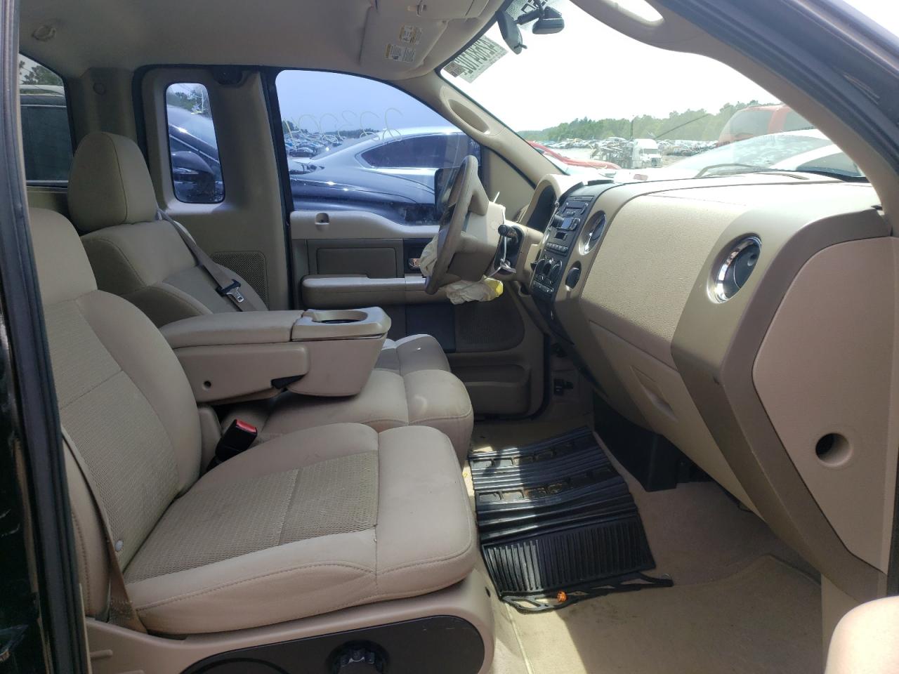 Photo 5 from auction – 2004 FORD F150 with VIN 1FTRF12W84NA86793