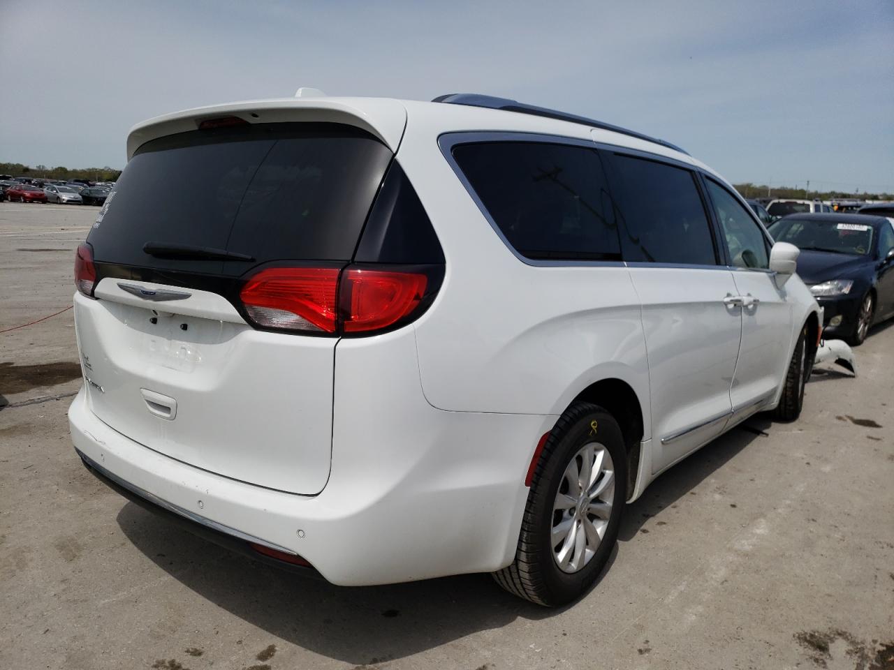 Photo 4 from auction – 2019 CHRYSLER PACIFICA T with VIN 2C4RC1BG5KR597282