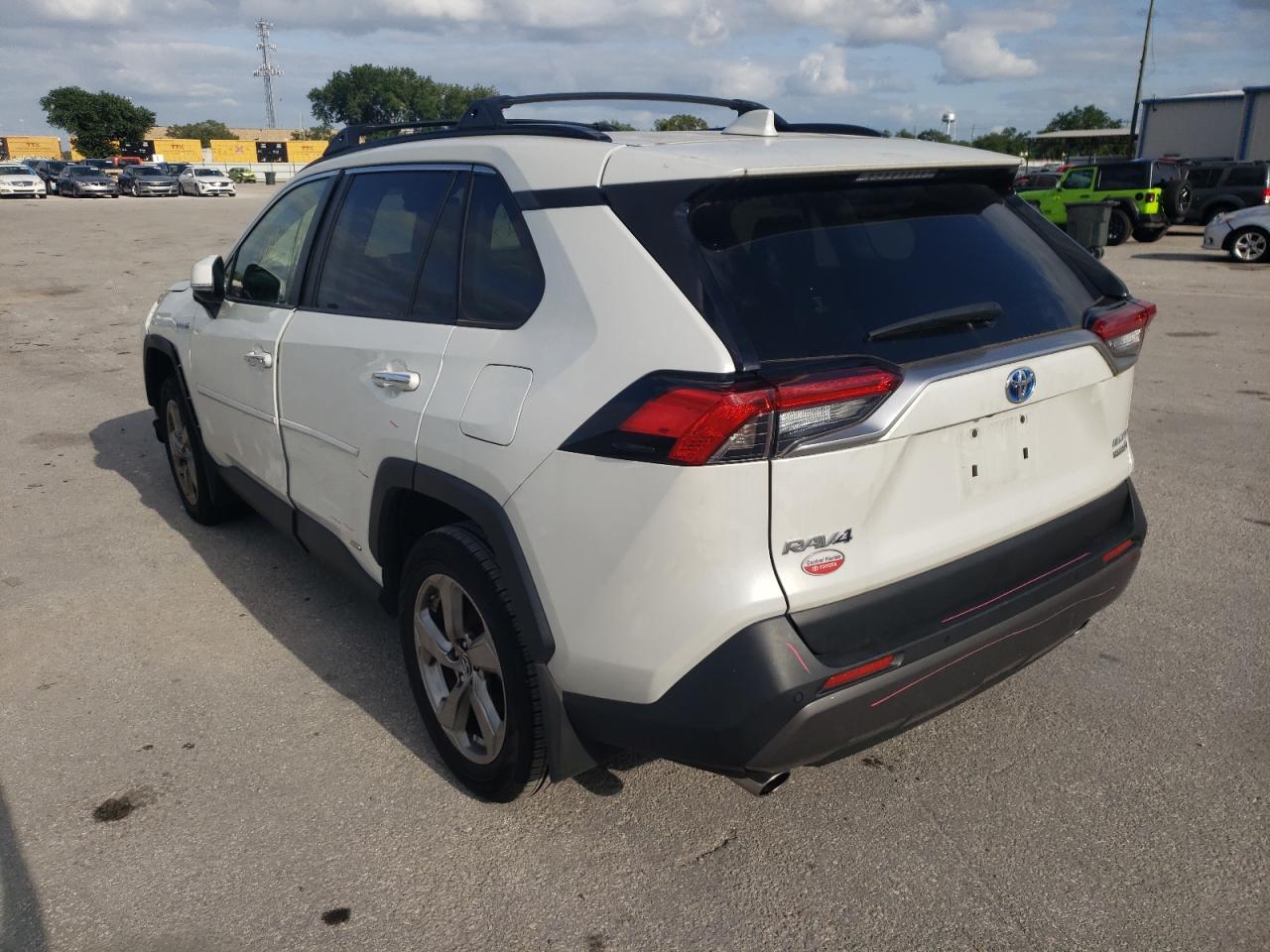 Photo 3 from auction – 2019 TOYOTA RAV4 LIMIT with VIN JTMDWRFV7KD029627