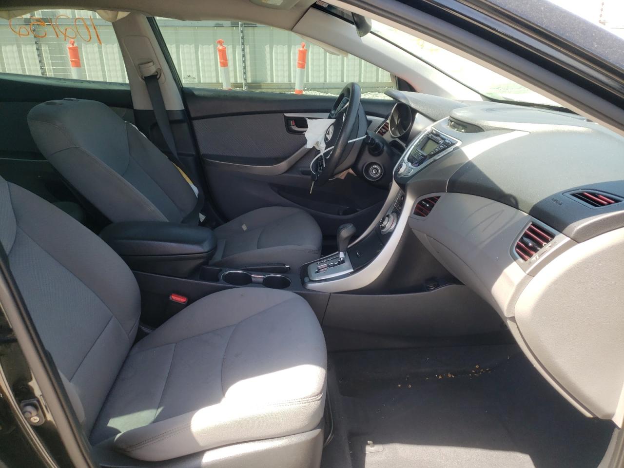 Photo 5 from auction – 2012 HYUNDAI ELANTRA GL with VIN KMHDH4AE5CU321679