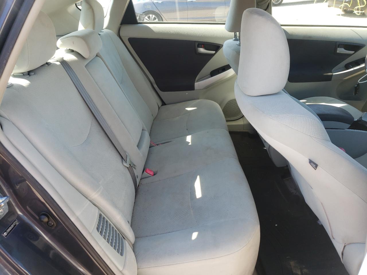 Photo 6 from auction – 2011 TOYOTA PRIUS with VIN JTDKN3DU2B1471167
