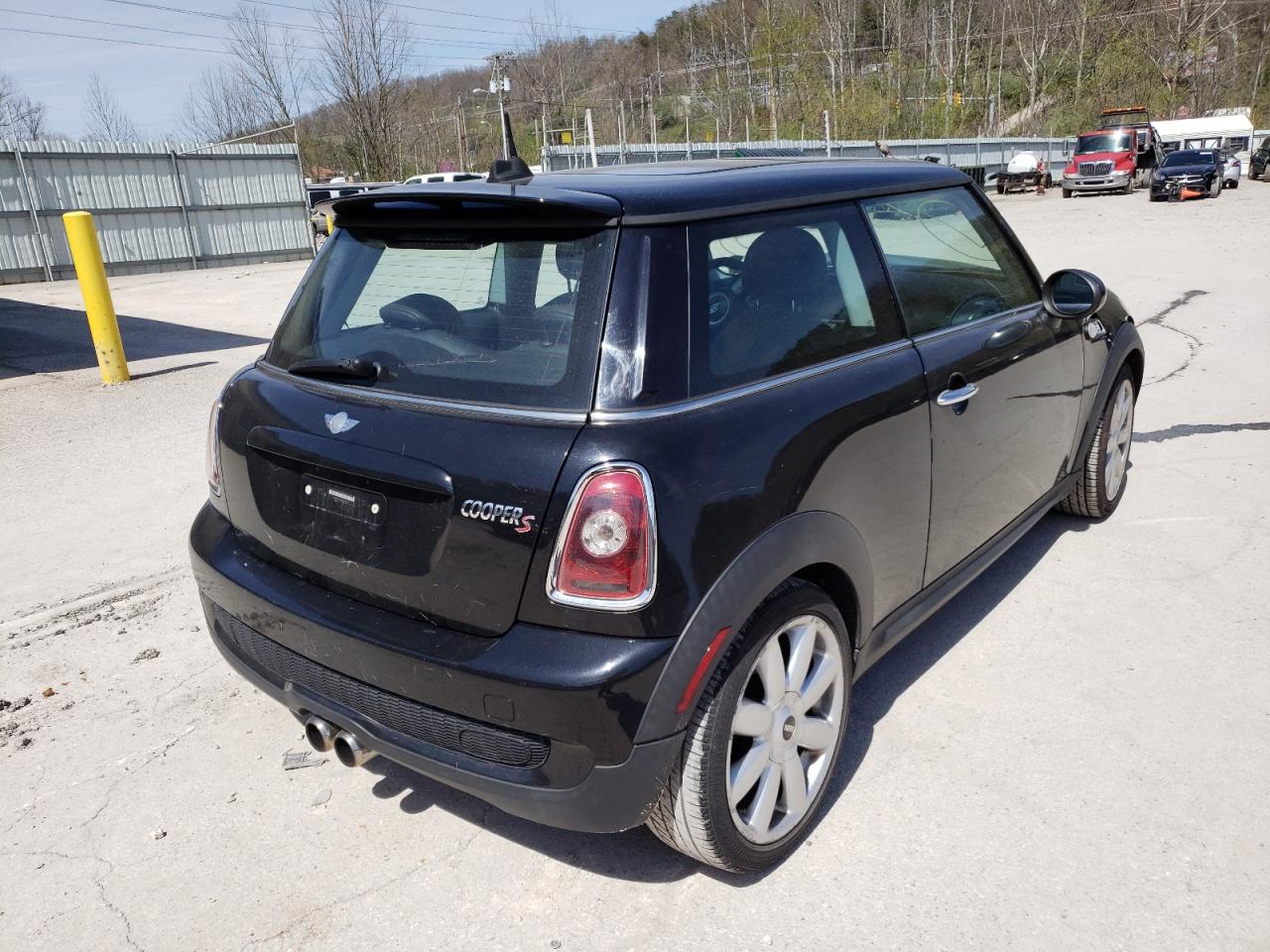 Photo 4 from auction – 2010 MINI COOPER S with VIN WMWMF7C5XATX41303