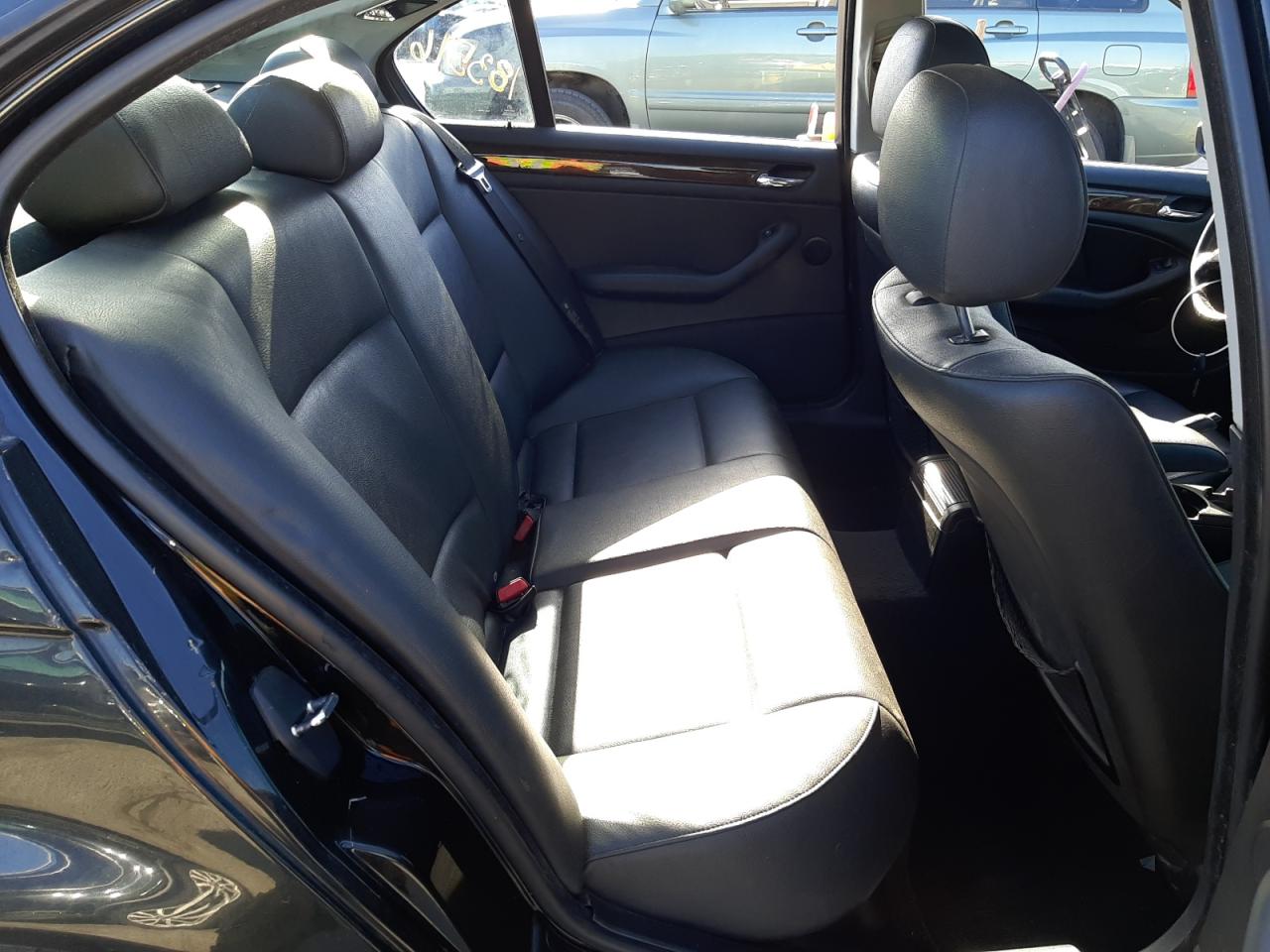Photo 6 from auction – 2005 BMW 325 XI with VIN WBAEU33435PR17004