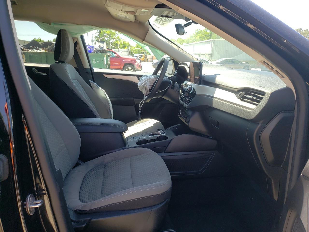 Photo 5 from auction – 2020 FORD ESCAPE SE with VIN 1FMCU0G67LUA69868