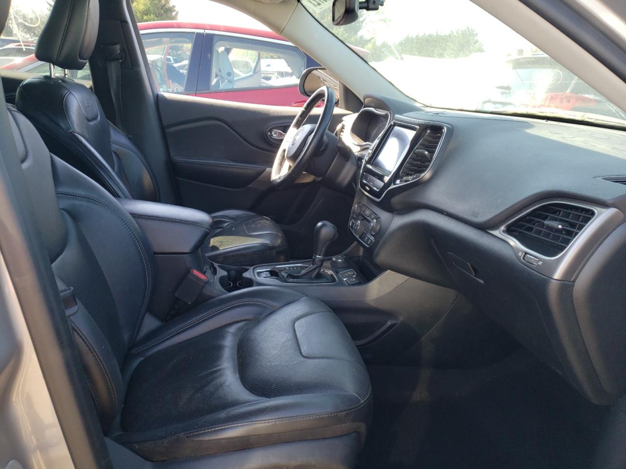 Photo 5 from auction – 2019 JEEP CHEROKEE L with VIN 1C4PJMDX7KD356449