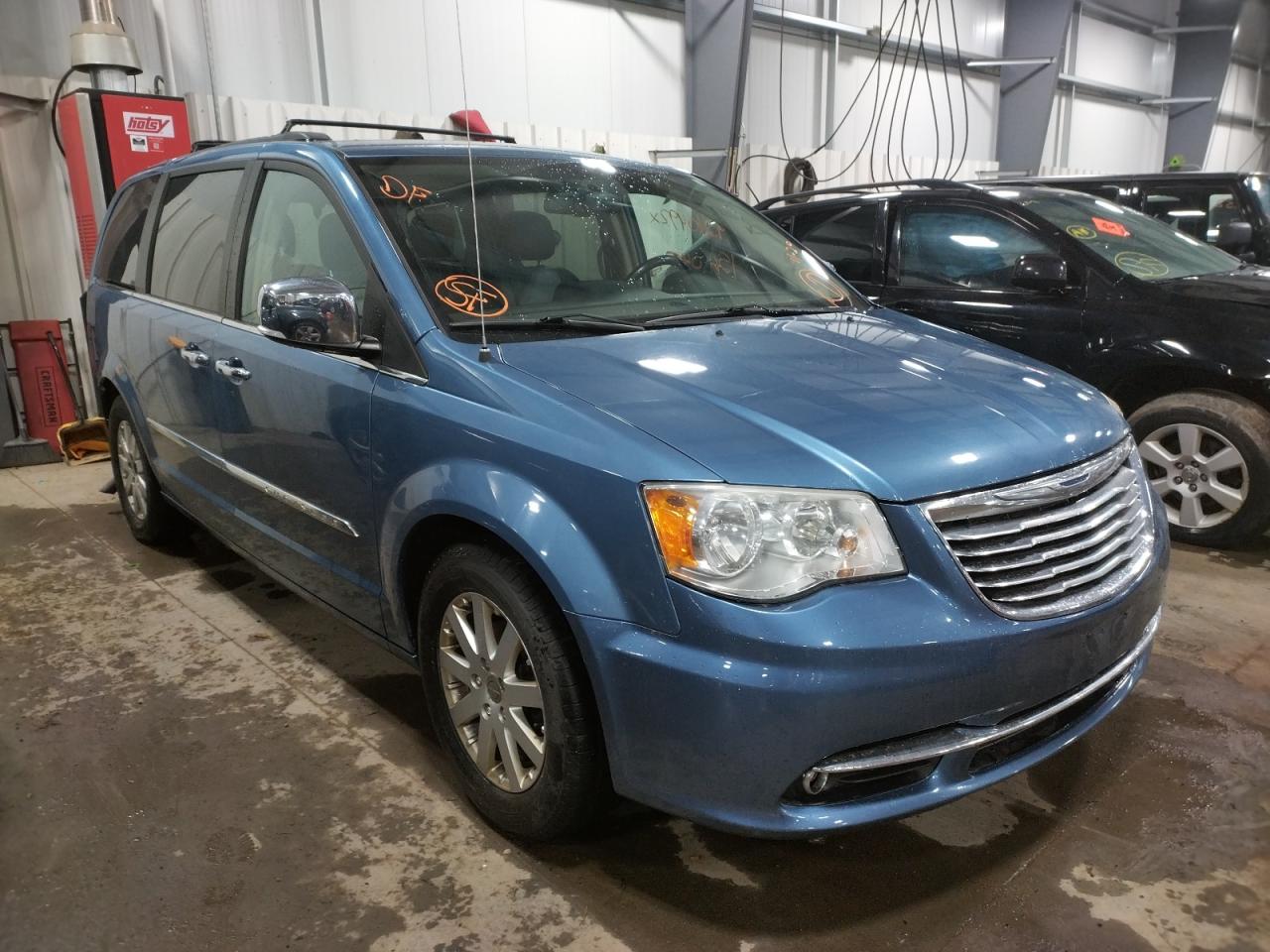 CHRYSLER TOWN & COU 2011 with VIN 2A4RR8DG2BR772506 - Photo from auction