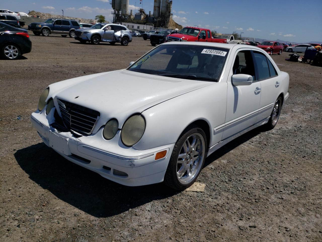 Photo 2 from auction – 2001 MERCEDES-BENZ E 320 with VIN WDBJF65J51B202733