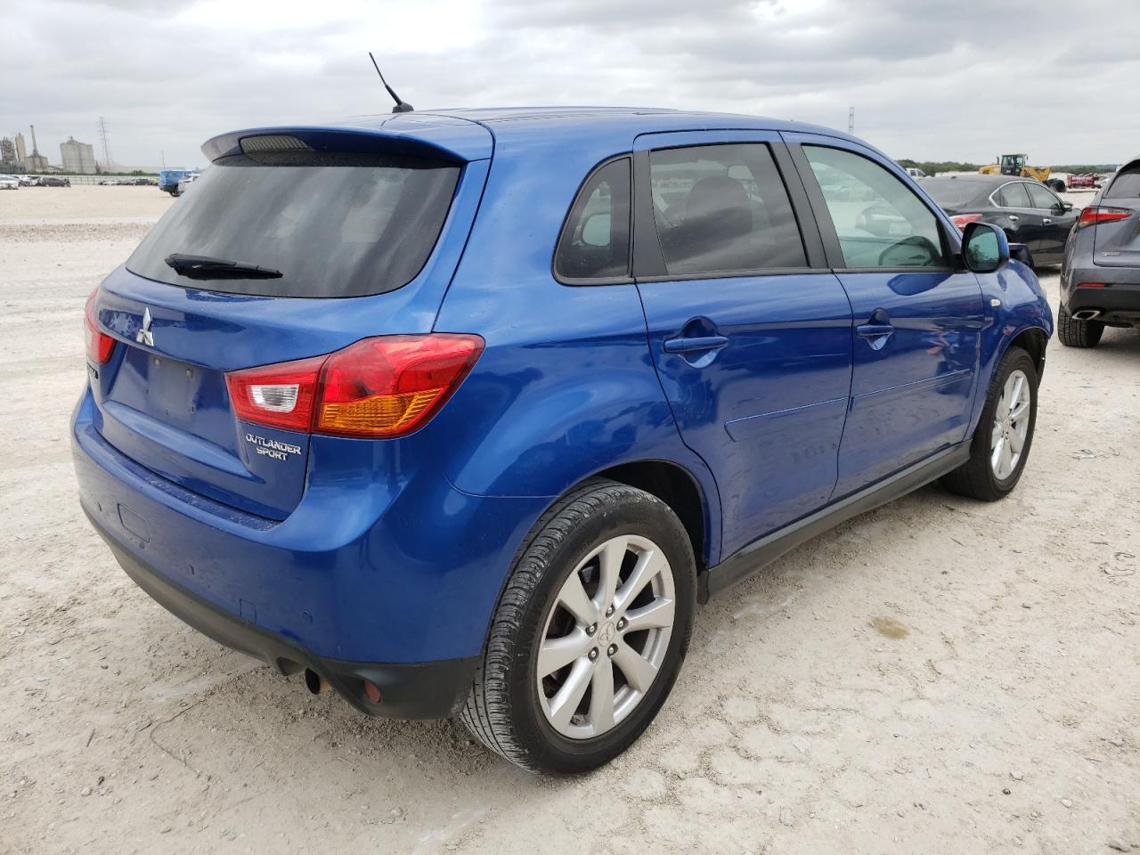 Photo 4 from auction – 2015 MITSUBISHI OUTLANDER with VIN 4A4AP3AU6FE020308