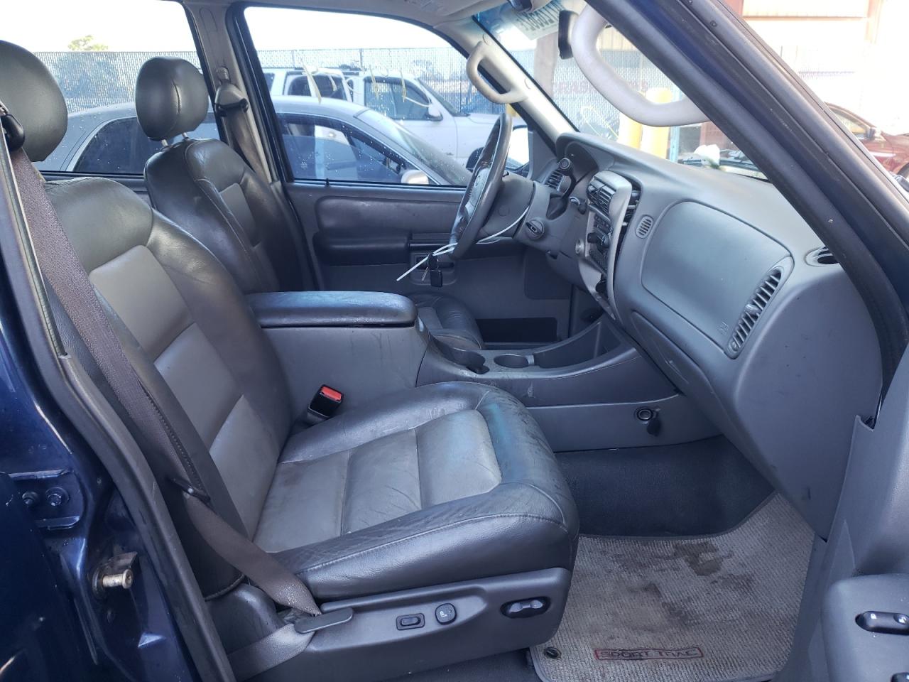 Photo 5 from auction – 2004 FORD EXPLORER S with VIN 1FMZU67K04UA61672