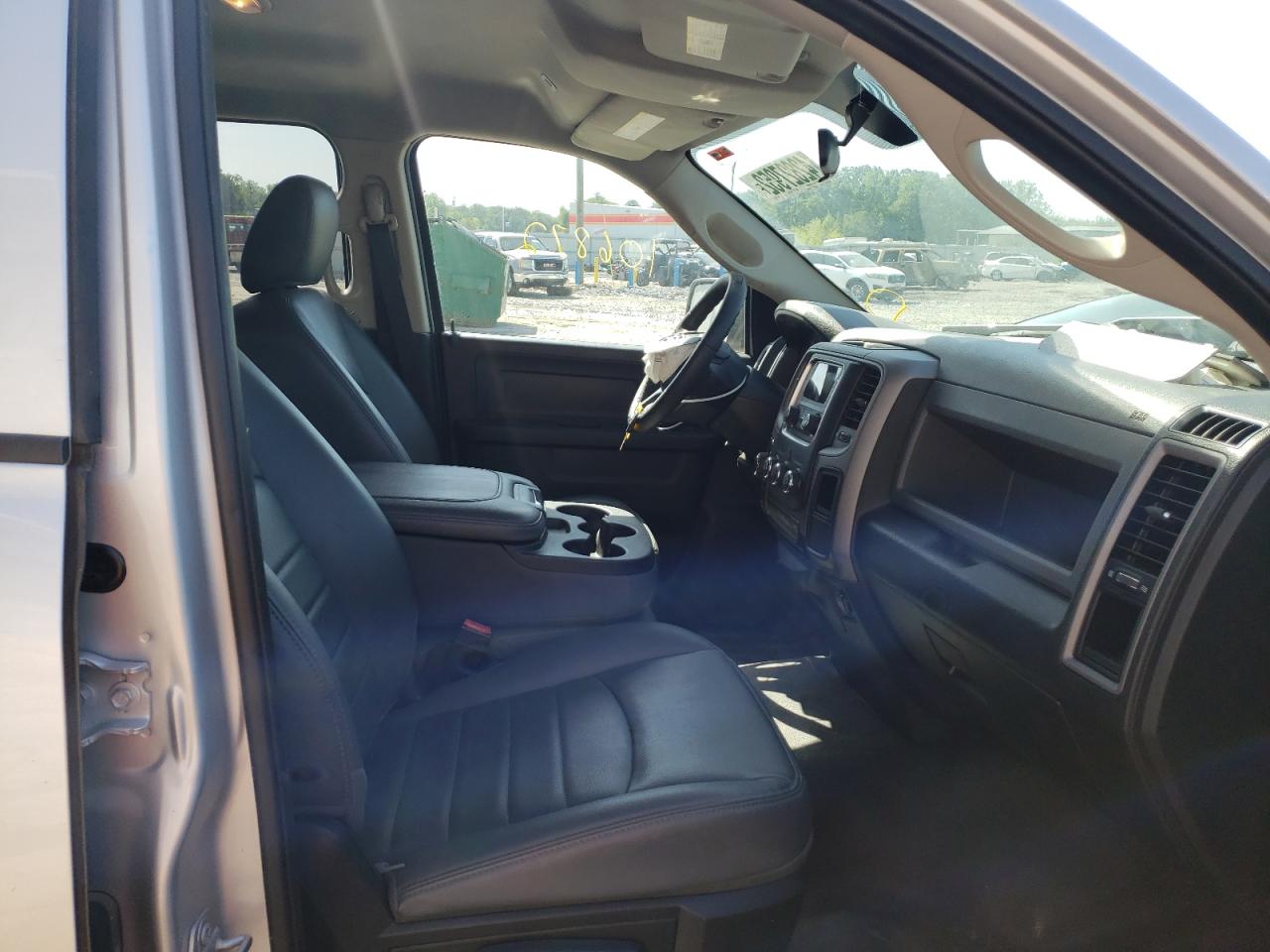 Photo 5 from auction – 2017 RAM 1500 ST with VIN 1C6RR6FG5HS735875