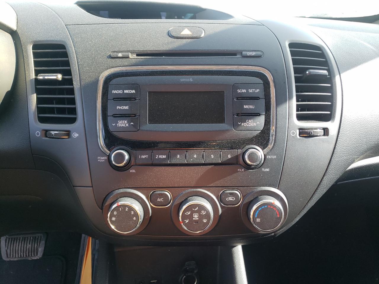 Photo 9 from auction – 2017 KIA FORTE LX with VIN 3KPFK4A72HE110509