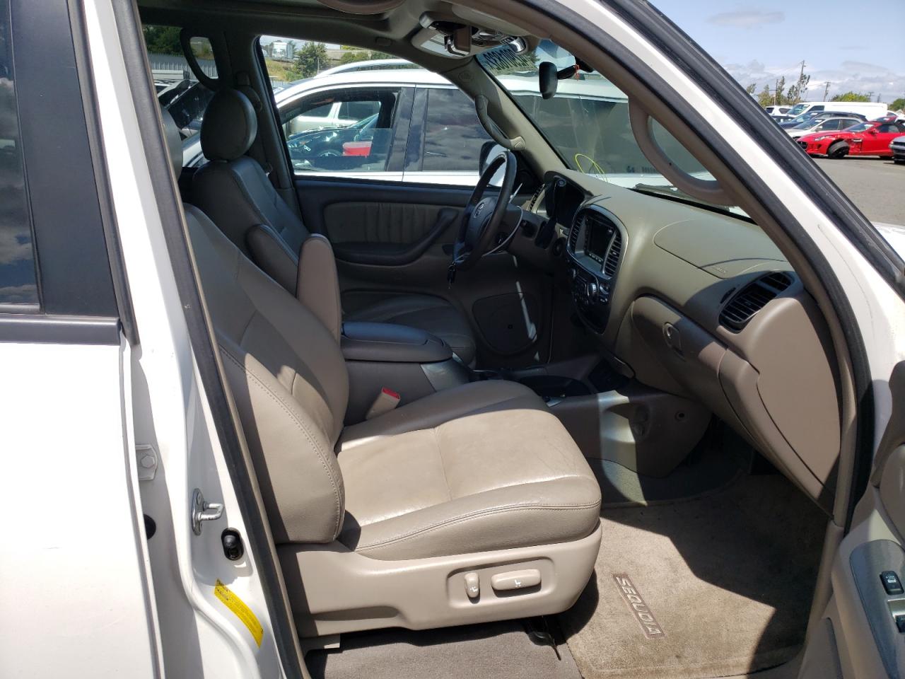 Photo 5 from auction – 2005 TOYOTA SEQUOIA LI with VIN 5TDBT48A55S242596